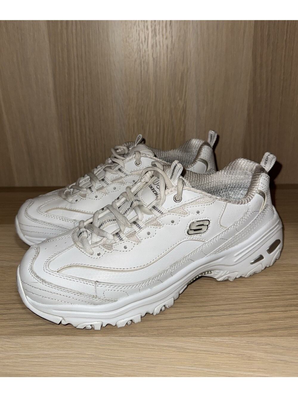 Skechers D'Lites FRESH START WHITE SILVER Air Cooled Memory Foam Women’s Size 9